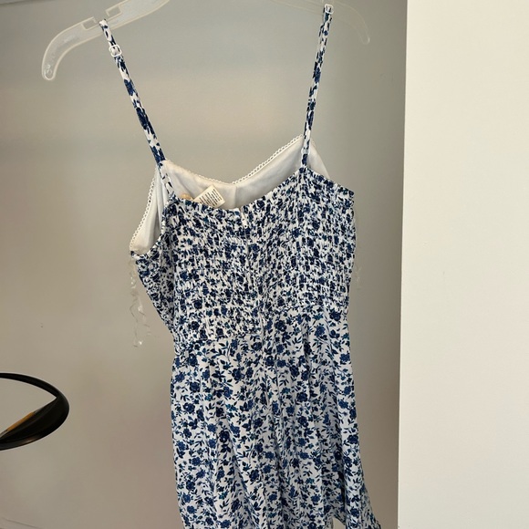Blue floral Altar’d State Romper WORN TWICE IN VERY GOOD CONDITION - Picture 5 of 8